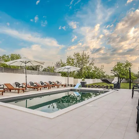 Villa Leny With Pool