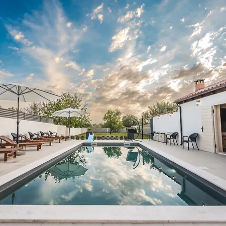 Villa Leny With Pool