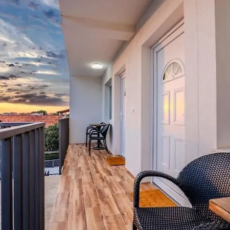 Leny With Pool Villa