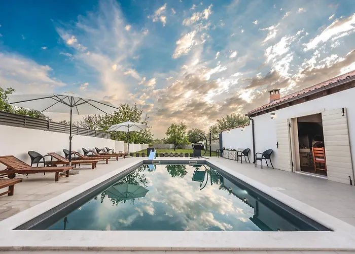 Villa Leny With Pool