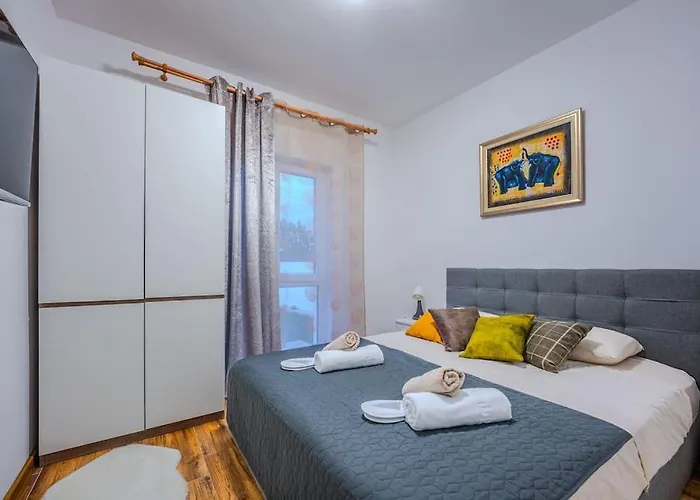 Villa Leny With Pool Sukošan