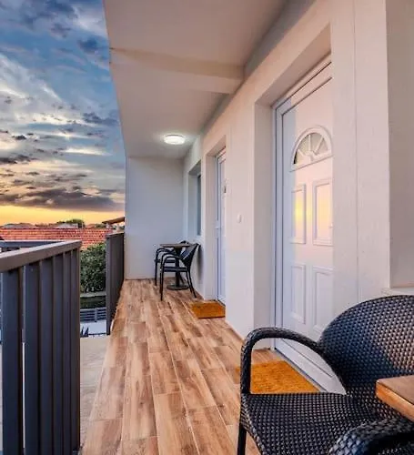 Leny With Pool Villa