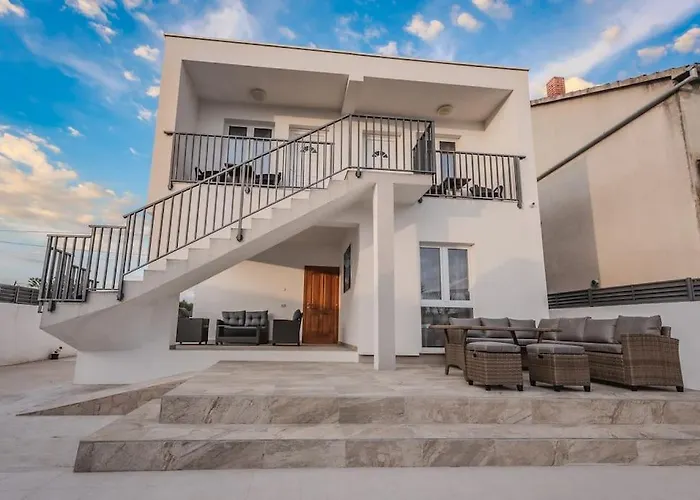 Villa Leny With Pool *