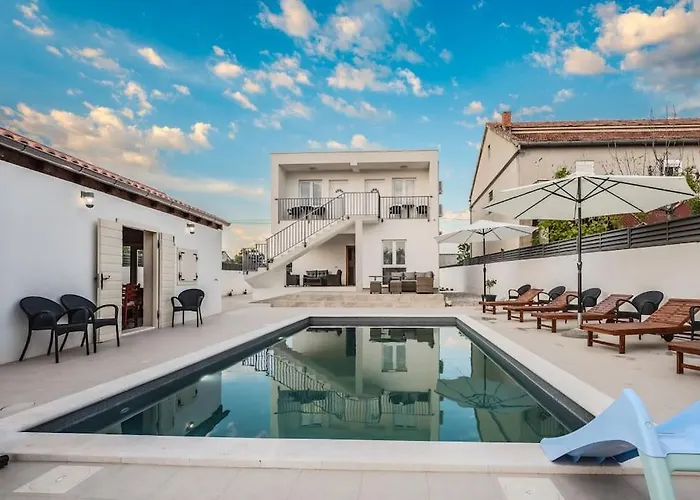 Leny With Pool Villa Sukošan