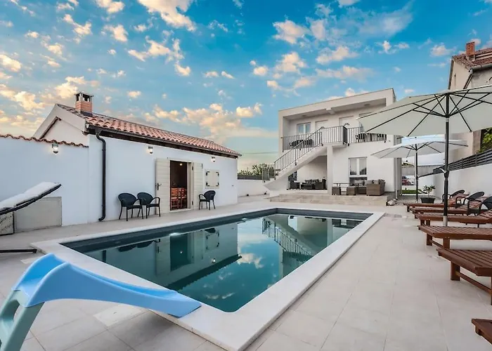 Villa Leny With Pool *